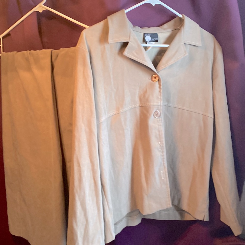 Soft and comfortable matching jacket and long skirt